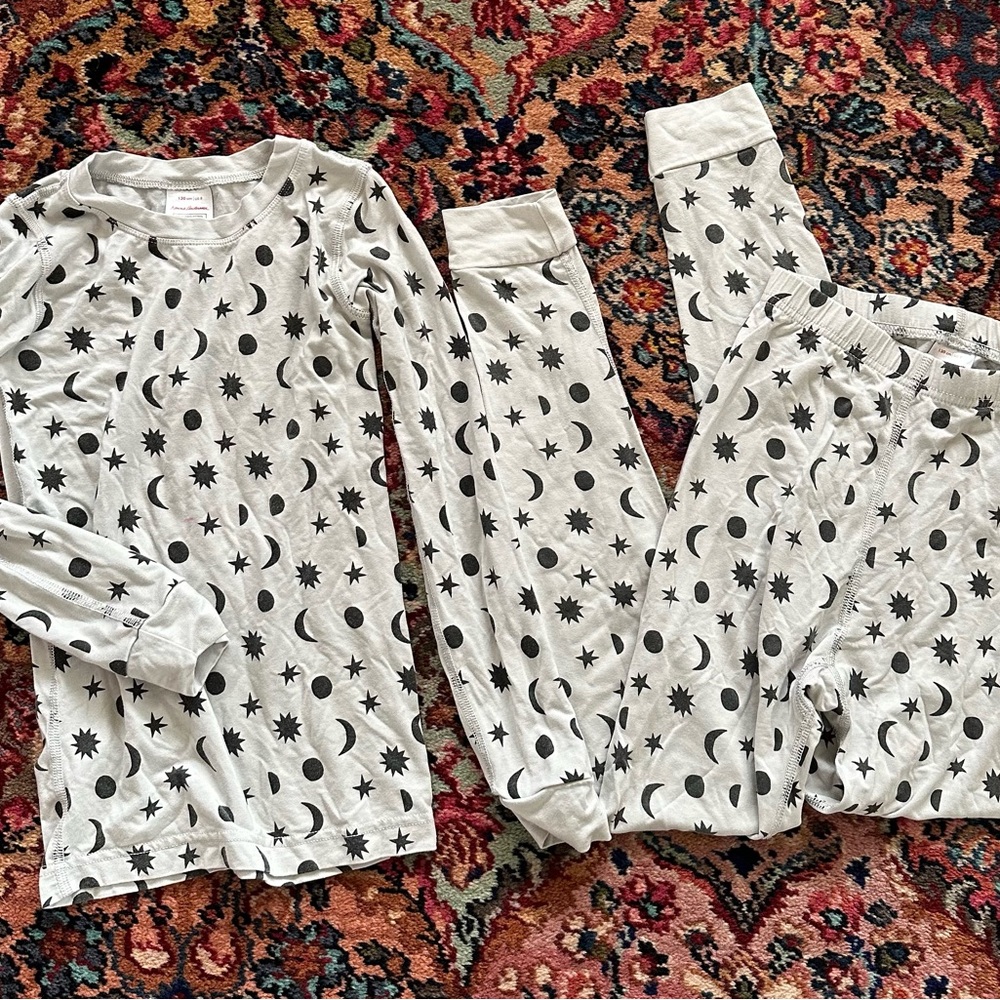 Hanna Andersson Pajama Set with Black Celestial Print